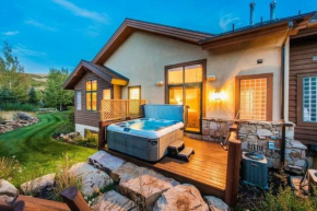 Rustic Luxury Prime Townhome with Mountain Views